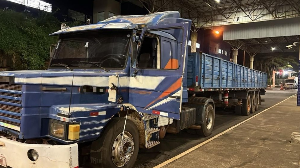 Aduana: Analistas-Tributários da Receita Federal atuam na retenção de caminhão com R$ 510 mil em itens para veículos