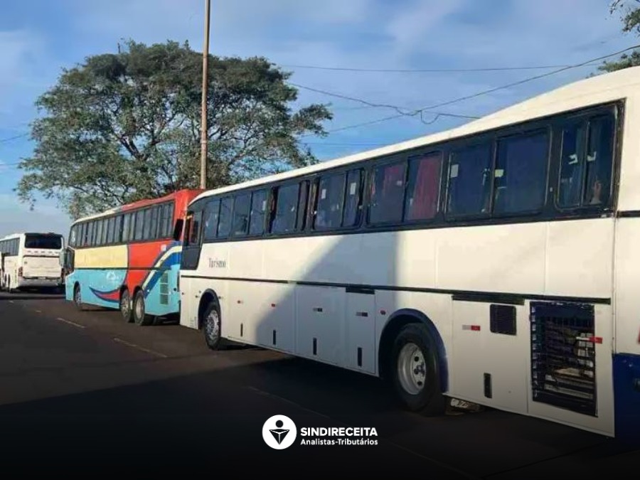 Aduana: Analistas-Tributários da Receita Federal atuam na apreensão de 4 ônibus com R$ 800 mil em mercadorias na fronteira
