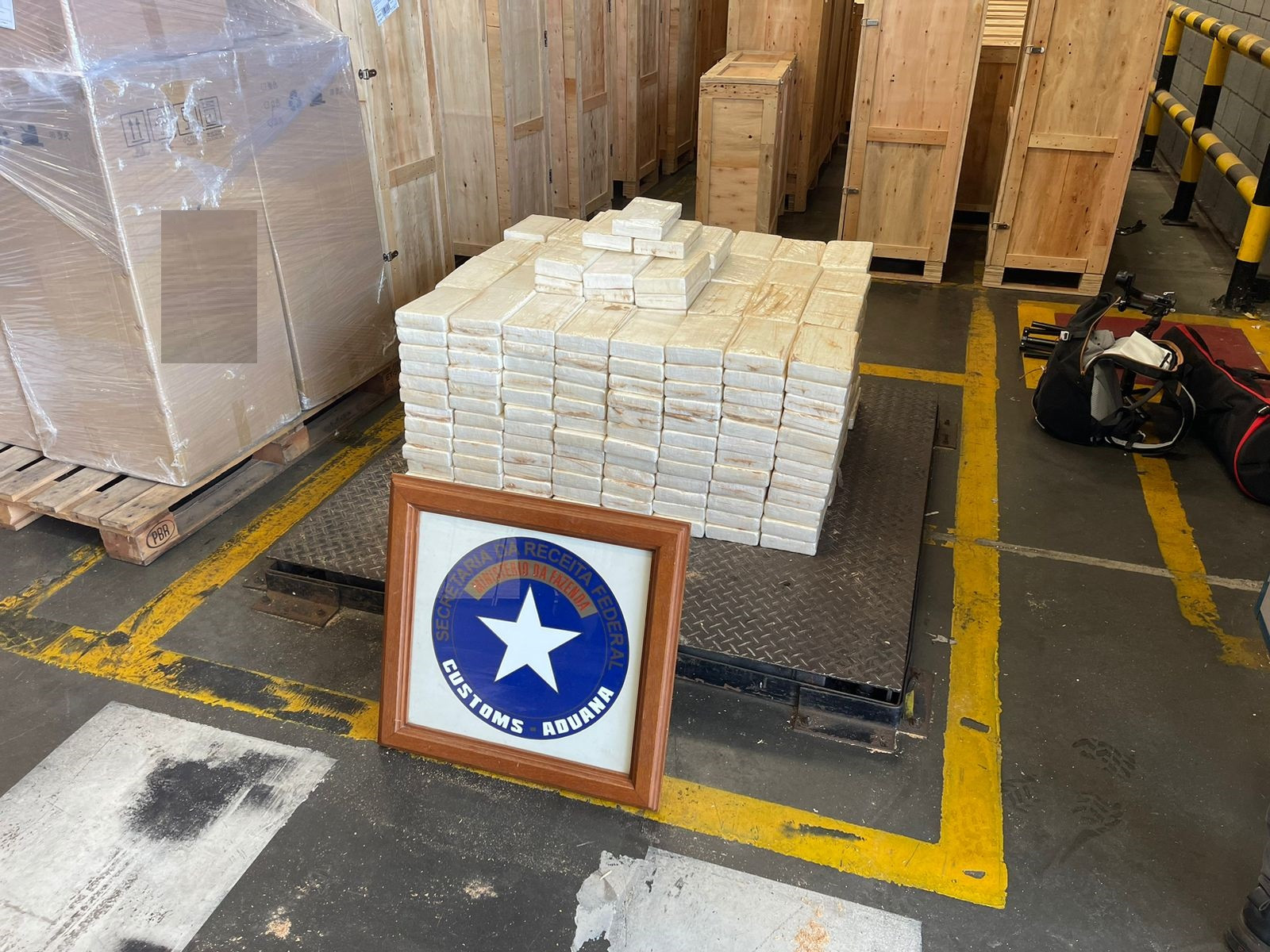 Aduana: Analistas-Tributários atuam na apreensão de 415 kg de cocaína no Porto de Paranaguá/PR