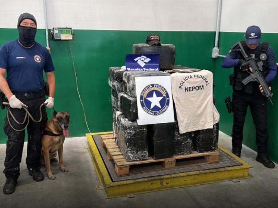 Aduana: Analistas-Tributários atuam na apreensão de 581 kg de cocaína no Porto de Itapoá/SC