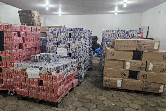 Aduana: Analistas-Tributários atuam na retenção de cigarros e latas de energéticos contrabandeados em Santa Catarina