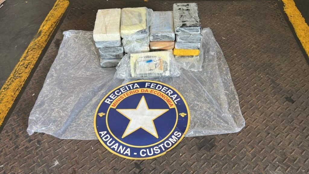 Aduana: Analistas-Tributários atuam na apreensão de 22 kg de cocaína no Porto de Paranaguá/PR